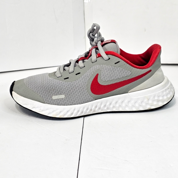 Nike Gray and Red Running Shoes - Picture 3 of 9